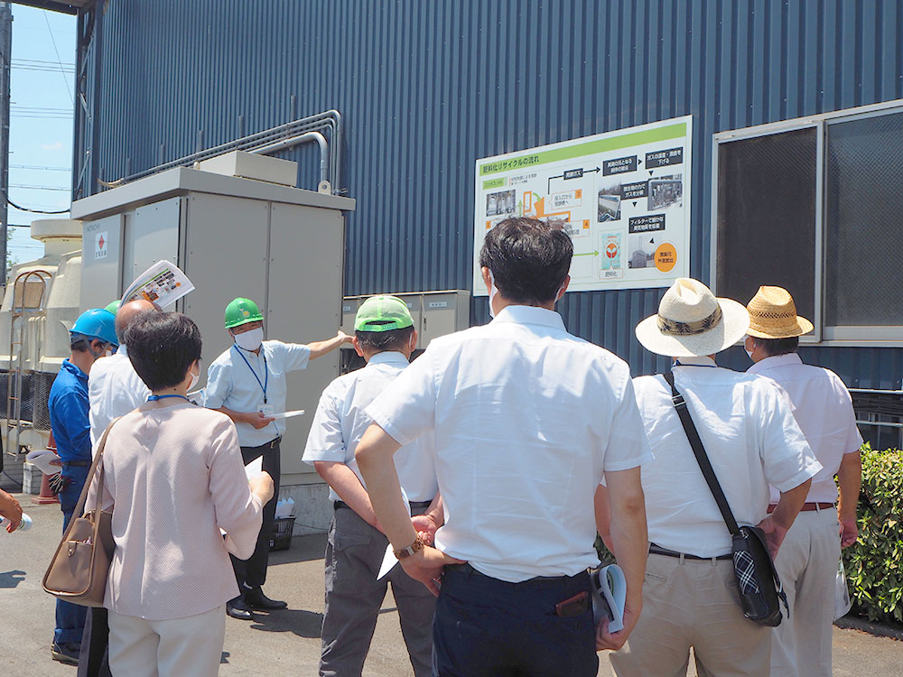 藤枝市議会議員の方々が肥料化工場の見学にいらっしゃいました